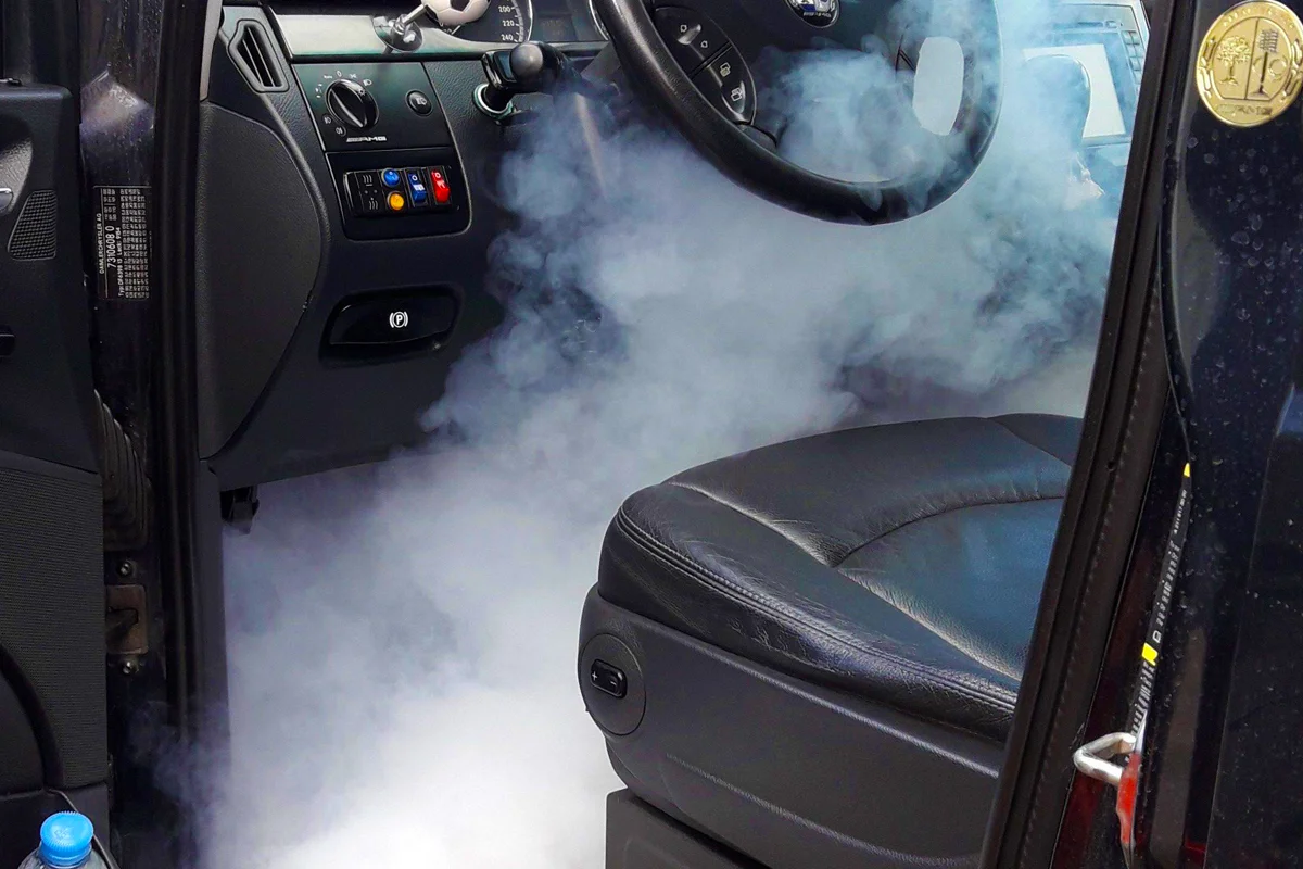 Как избавиться от запаха сигарет в машине